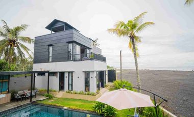 Villa Beachfront Tepi Pantai Modern Tropical, di Saba, Gianyar, Bali