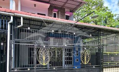 Jual Cepat! Rumah 2Lt Bonus Furnished Dekat Sekolah, Pusat Bisnis