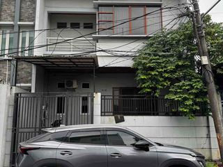 Disewa Rumah 2 Lantai Bagus di Taman Cosmos Taman Ratu Kedoya Jakarta Barat