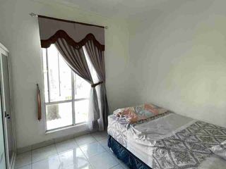 RUMAH DI SEWAKAN DUA LANTAI FURNISHED DI GRAND CITY