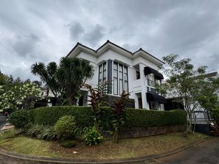 Rumah Hook 2 Lantai 4+1 Kamar Selatan di The Green