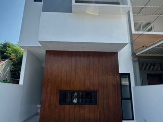 Rumah 2 LT 4 KT 3 KM lb/lt 100/78 4 Km MRT Lebak bulus Cirendeu Ciputat