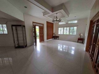 VARSITY HILLS Partly furnished House for Lease