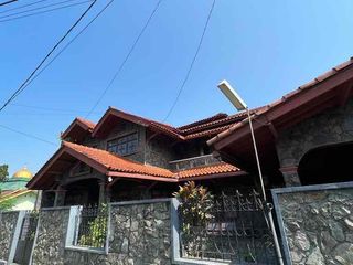 RUMAH LUAS 306m” HARGA DI BAWAH PASAR STRATEGIS DI SURYALAYA BUAH BATU BANDUNG