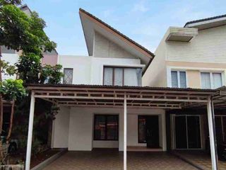 Rumah siap huni Serenade Lake Gading Serpong