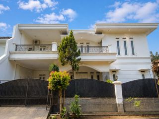 Dijual Rumah Cantik Strategis Ada Swimming Pool Dekat Mall Bintaro Plaza di Bintaro Tangsel Gb-18408