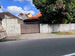 Di Jual Cepat Rumah 2Lt Lokasi Strategis Di Pusat Kota Denpasar, Jl Tukad Banyu Sari No. 32B, Desa Dauh Puri Kelod, Kec. Denpasar Barat, Kota Denpasar, Prov. Bali

Spesifikasi :

Kamar Tidur 6
Toilet 3
Dapur
Gudang
Carport
Halaman
LT 328 m2 
LB 301,2 m2
Lebar Depan 14 Meter
Legalitas SHM

Selling Point :
1 Menit menuju RS Prima Medika, Surya Husadha, dan RS Prof. dr. IGNG Ngoerah
2 Menit menuju Kampus UNUD Sudirman
5 Menit menuju Renon
Dekat fasilitas umum, sekolah, dan kantor
Harga 3,7 Miliar Nego
