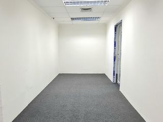 Sewa Kantor Area Kuningan Jakarta Selatan di Wisma Kodel Partisi Tanpa Furnished, Lokasi Strategis