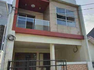 dijual sangat murah rumah 3 lantai diduta garden