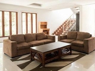 Airy Modern Home with 4 Bedrooms, 5 Toilet & Bath, and 3-4 Parking