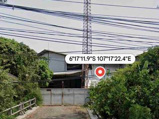 Gudang di jalan propinsi Karawang Jawa Barat