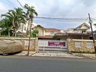 Rumah Mewah 2 Lantai di Kawasan Kemanggisan Dekat dengan Plaza Senayan Mall