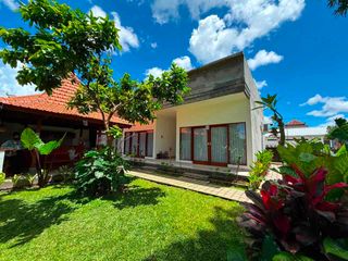 Rumah dengan pemandangan sungai
