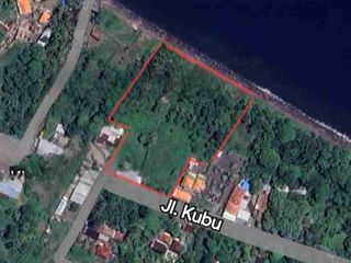 pinggir pantai dan pinggir jalan besar nasional
