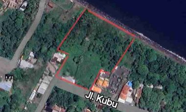 pinggir pantai dan pinggir jalan besar nasional