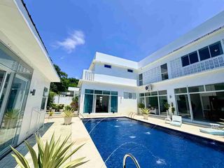 Moroccan Inspired House Villas w/ 4 Bedrooms and Pool at Vista Mar Beach