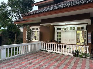 Villa Keluarga Cisarua Lengkap Ada Kolam Renang, Karaoke, Biliar & View Gunung Pangrango
