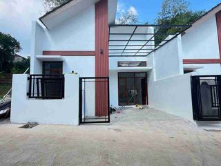 Rumah Semi 2lantai Dp all in 5jt aja Di Cinunuk