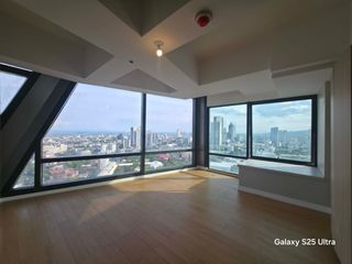 Walking distance to Ayala Cebu Furnished 2-Bedroom Condo for Sale with FREE Parking in The Suites at Gorordo, Cebu City