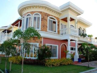 Beautiful Four Bedrooms House with Ocean View in Fonti De Versailles