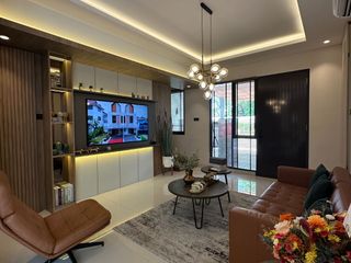 RUMAH MODERN 3 LANTAI 5x17 METER LOKASI STRATEGIS TENGAH KOTA!