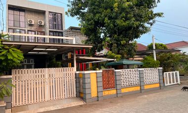 Jual Cepat Rumah Besar Semi Furnished di Pusat Kota Bekasi Dekat Stasiun KRL Kranji