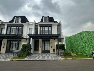 RUMAH MEWAH UNIT TERBATAS 3 LANTAI HIGH CEILING GADING SERPONG!