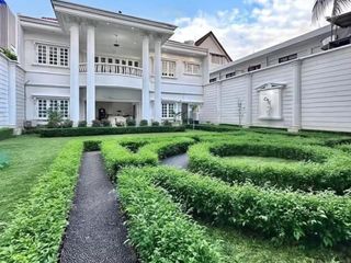 JUAL CEPAT LUXURIOUSE MODERN CLASSIC HOUSE in Menteng Jakarta Pusat