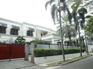 Dijual Cepat Rumah Mewah Hook (Semi Furnished) Lokasi Menteng Jakarta Pusat RING 1 TIPE A (Lingkungan Elite & Tenang) Deket Taman Menteng