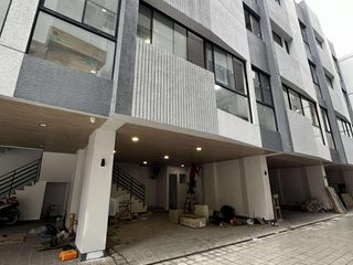 27.5M Brand New 3 Storey Compound Townhouse with 4BR Near Tomas Morato For Sale in Obrero Quezon City - LSS