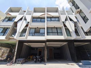 Compound Type 4 Storey Luxury Townhouse For Sale with 4 Bedrooms in Santa Cruz Manila-JV2