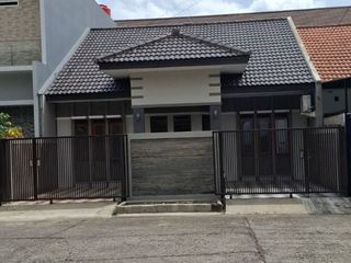 Rumah Baru Siap Huni Taman Holis Indah dekat BPK Penabur