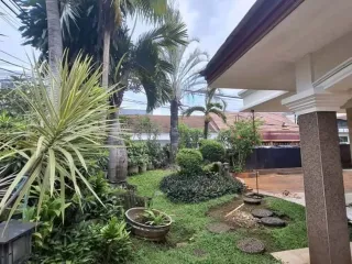 Disewa Rumah Hoek Premium Tebet Barat, Jalan 2 Arah 2 Mobil, Cocok Hunian & Usaha Kuliner