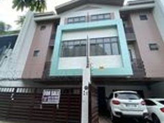 For Sale! Preowned Townhouse in Kamuning with 90sqm Lot Area -AJCQ