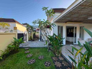 Jual Rumah 1lt semi villa River side Lokasi Jl Kedungu, Tabanan area Investasi.r