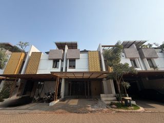 Dijual Rumah Puri 11 3 Lantai Bersih Terawat Siap Huni