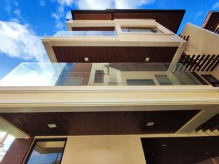 FOR SALE-15M 3 STOREY TOWNHOUSE w/ 3 BEDROOMS PLUS BALCONY,  LOCATED IN TANDANG SORA QUEZON CITY
