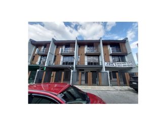 For Sale 3 Storey Modern Townhouse in Vermont Park Village Mayamot, Antipolo Rizal. KSA