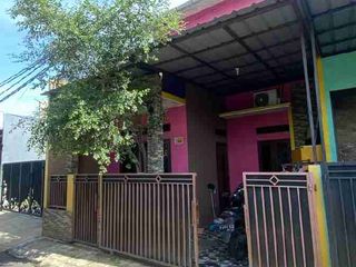 Di jual rumah minimalis kokoh permanen 2 lantai Lokasi jln hj basir pondok kacang barat Tangerang selatan