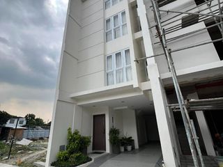 For Sale! GSIS Village Project 8 QC Townhouse with 2 Car Park -ACQ