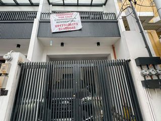 For Sale! 2 Car Garage Townhouse near Matimyas Galas QC 24M -AJCQ