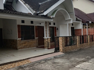 Rumah kontrakan 1 lantai dekat terminal condongcatur non furnist