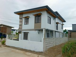 9.5M- BRAND NEW MODERN HOUSE & LOT w/ 4 BEDROOMS PLUS BALCONY WITH NATURE VIEW, FOR SALE IN SALABAN AMADEO CAVITE