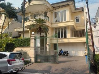 Rumah dijual Pondok Indah Siap Huni Ada Kolam Renang Lingkungan Elit