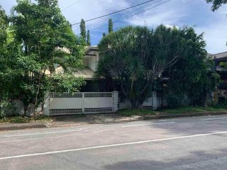 5BR HOUSE & LOT; AYALA ALABANG VILLAGE - MUNTINLUPA CITY - FOR SALE