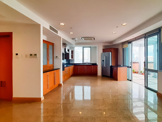 REGENT PARKWAY (BGC) Penthouse | 2 BEDROOMS with 1 PARKING