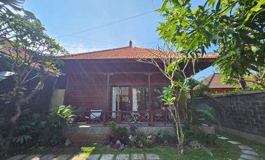 Dijual Villa 2 Lantai dengan Taman Pribadi di Intaran, Sanur , Bali