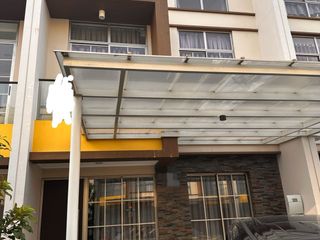 Jual rumah 3lantai murah PIK2 lokasi strategis surat shm uk 6x10