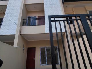 Rumah Baru Duri Kepa 3 Lantai Jalan Lega Siap Huni