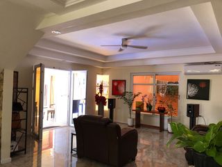 Elegant & Spacious Beach House with Pool for Sale: Walking Distance to the Shore, San Juan LU